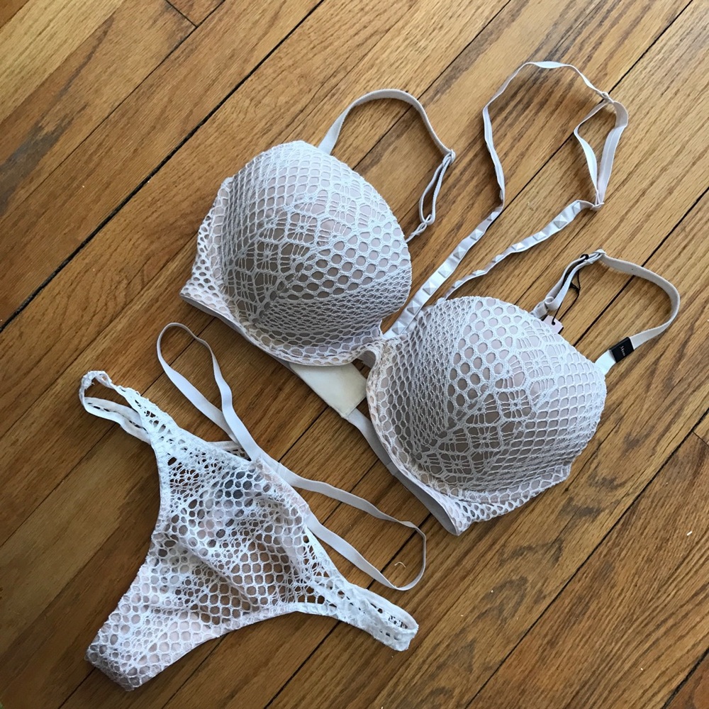 VS After Dark Lace Plunge Halter Thong Set! - Picture 2 of 8